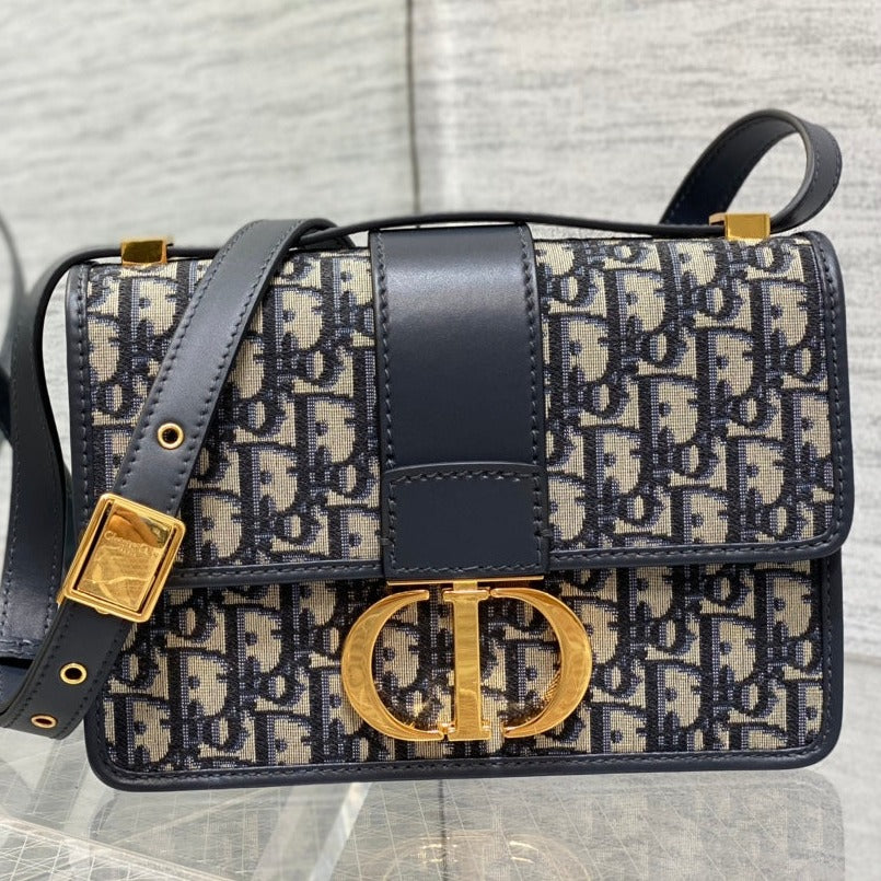 30 MONTAIGNE 24CM BLUE OBLIQUE EMBROIDERY mysite