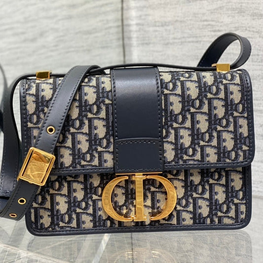 30 MONTAIGNE 24CM BLUE OBLIQUE EMBROIDERY mysite