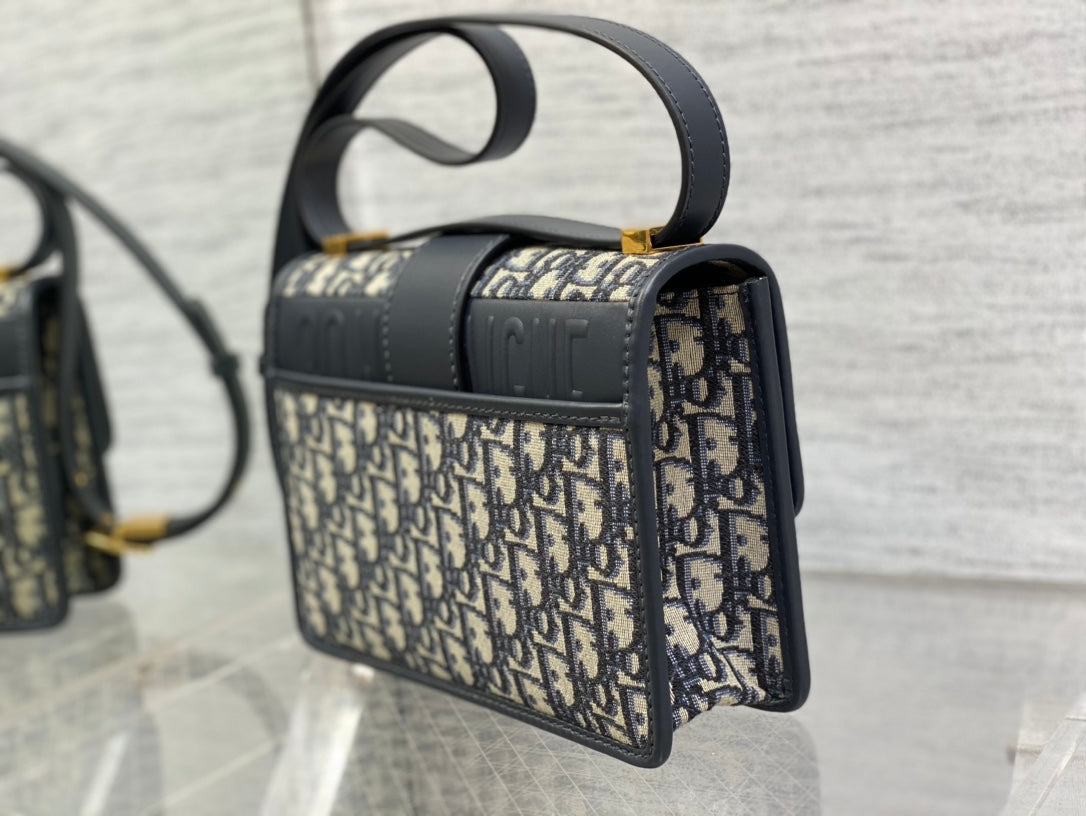 30 MONTAIGNE 24CM BLUE OBLIQUE EMBROIDERY mysite