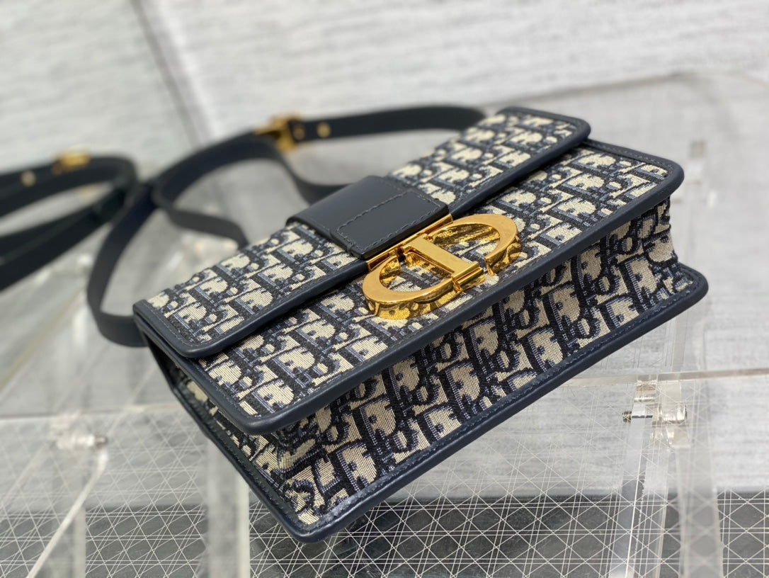 30 MONTAIGNE 24CM BLUE OBLIQUE EMBROIDERY mysite