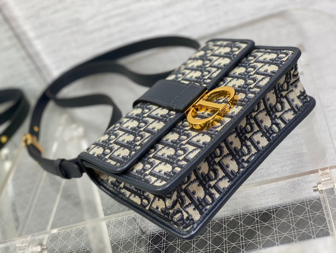 30 MONTAIGNE 21CM BLUE OBLIQUE EMBROIDERY mysite