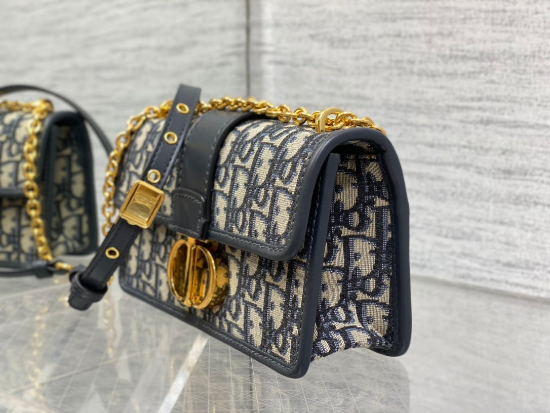 30 MONTAIGNE 21.5CM BLUE OBLIQUE EMBROIDERY mysite