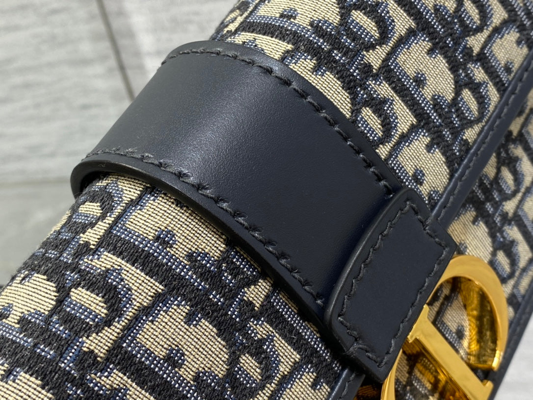 30 MONTAIGNE 21.5CM BLUE OBLIQUE EMBROIDERY mysite