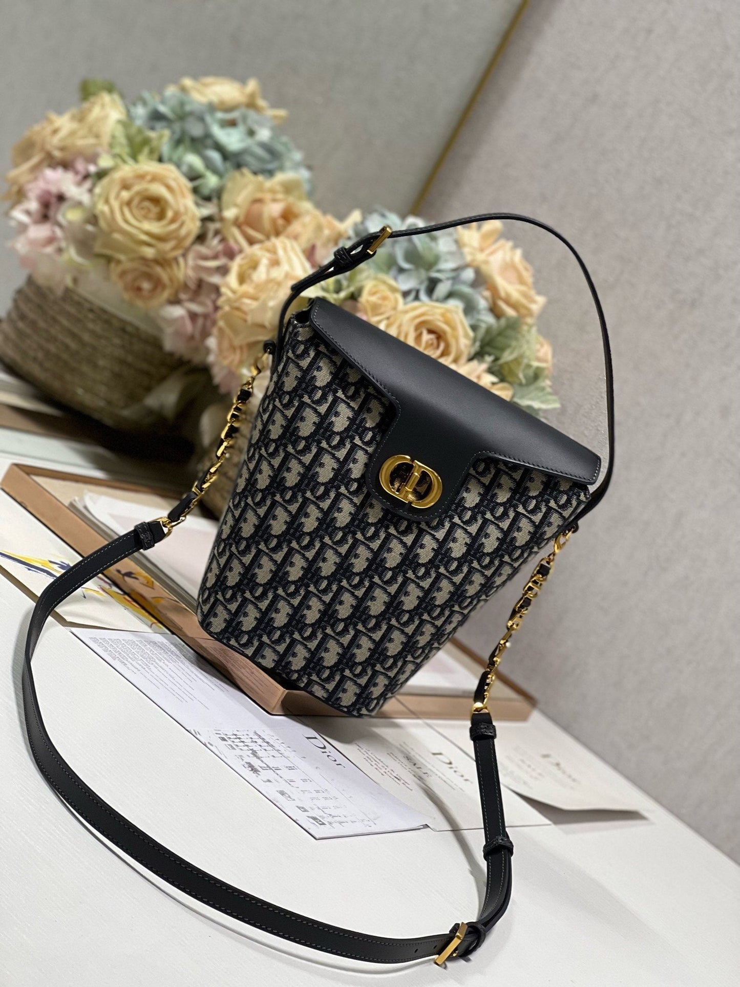 30 MONTAIGNE 13 24x24x9.5CM BLUE OBLIQUE EMBROIDERY mysite