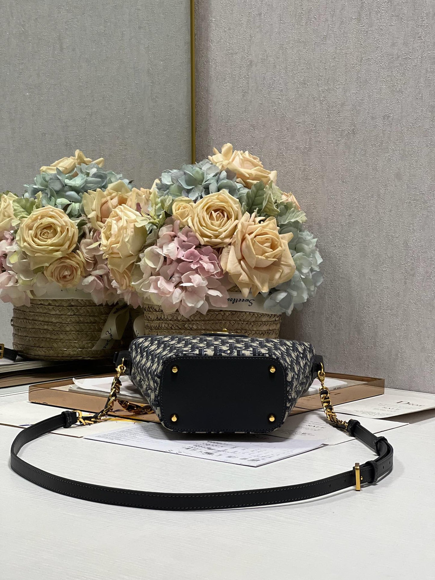 30 MONTAIGNE 13 24x24x9.5CM BLUE OBLIQUE EMBROIDERY mysite