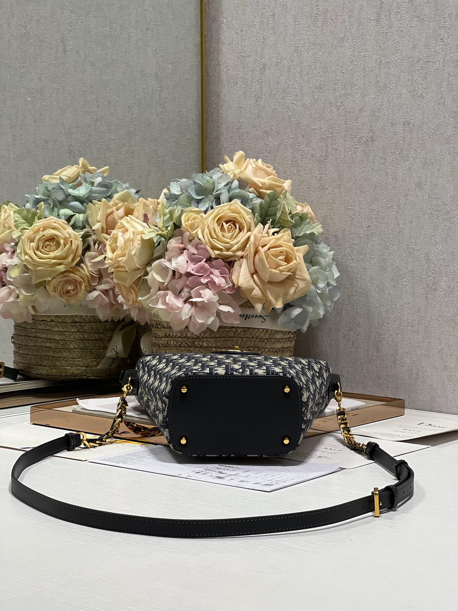 30 MONTAIGNE 13 24x24x9.5CM BLUE OBLIQUE EMBROIDERY mysite