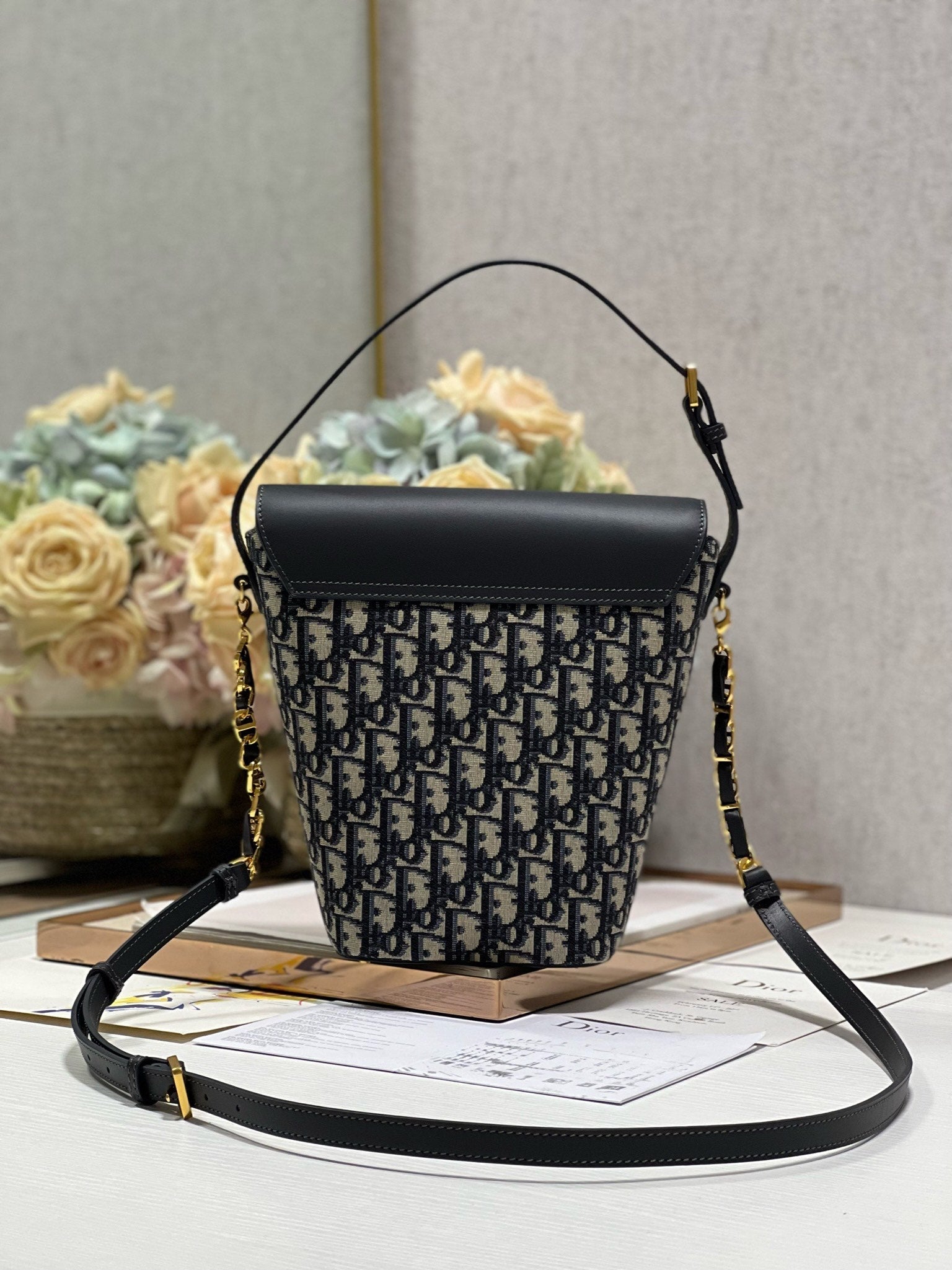 30 MONTAIGNE 13 24x24x9.5CM BLUE OBLIQUE EMBROIDERY mysite