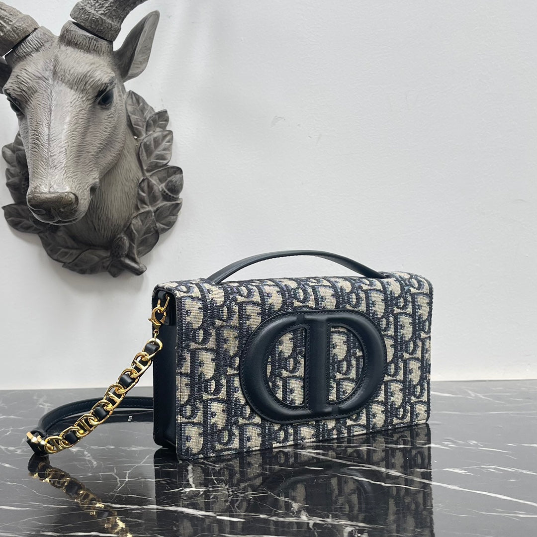 CD SIGNATURE 21CM BLUE OBLIQUE EMBROIDERY mysite