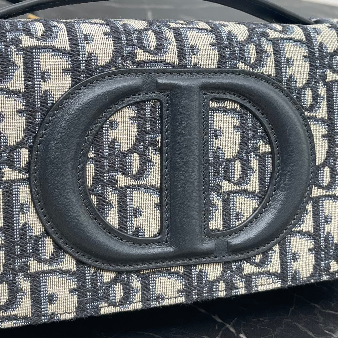 CD SIGNATURE 21CM BLUE OBLIQUE EMBROIDERY mysite