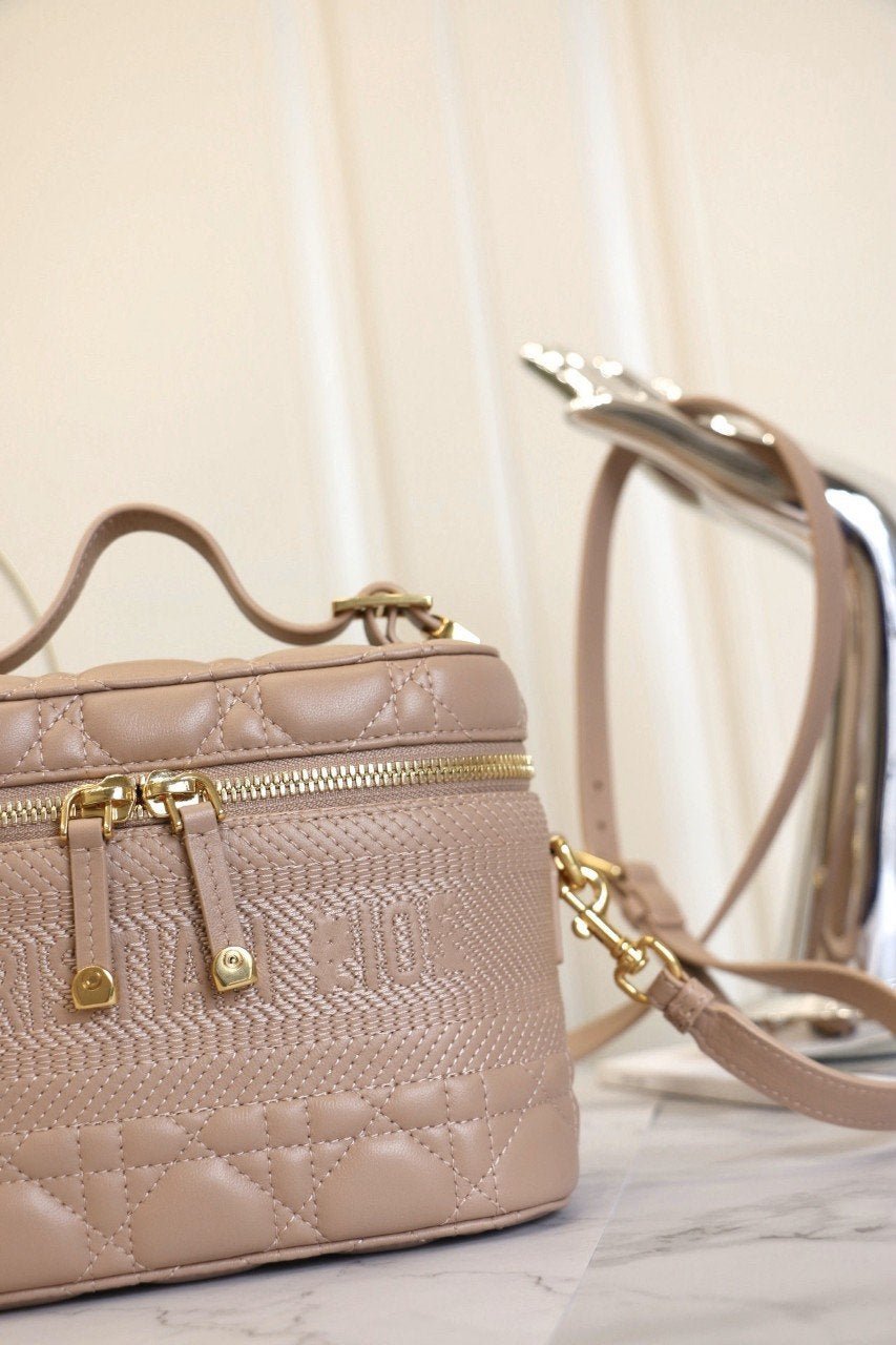 SMALL TRAVEL VANITY CASE BEIGE LAMBSKIN mysite